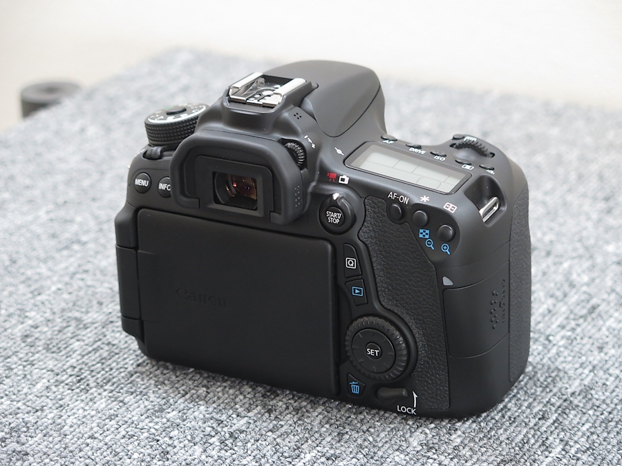 Canon EOS 70D ダブルズームキット+アクセサリーセット@22890 / 中古