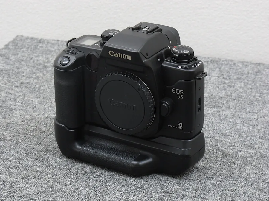 キヤノン Canon EOS 55 + BP-50 カメラ