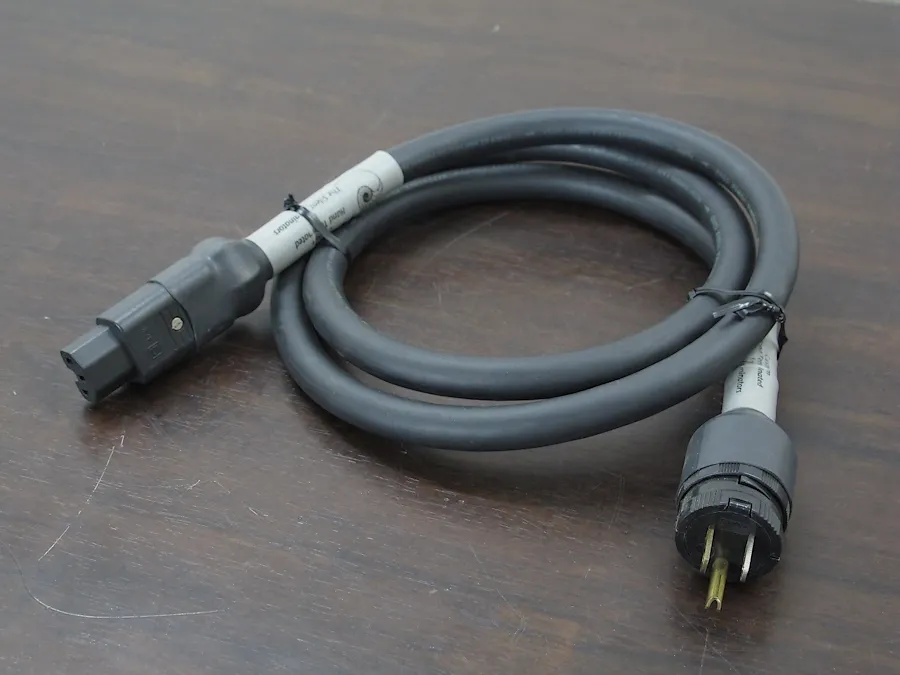 CARDAS Golden Reference Power (1.5m) 電源ケーブル