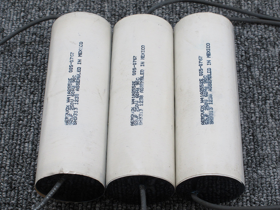 オーディオ機器 未使用 AEROVOX W41A2552E 52uf 250V (3個) コンデンサー @24408