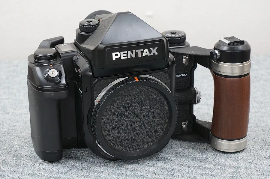 PENTAX 67(木製グリップ Pentax P28 付き) カメラ