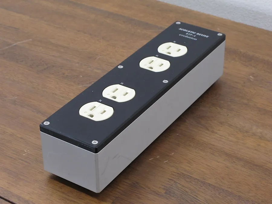 Acoustic Revive RTP-4 evolution 電源タップ