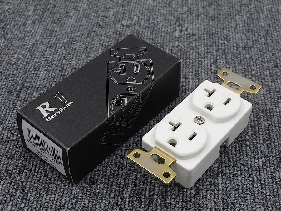 オヤイデ OYAIDE R1 Beryllium コンセント 元箱付き