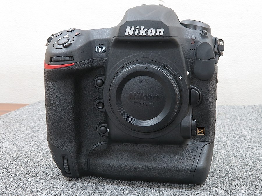 ほぼ未使用 Nikon D5 CF-Type・256GB CFカード付き