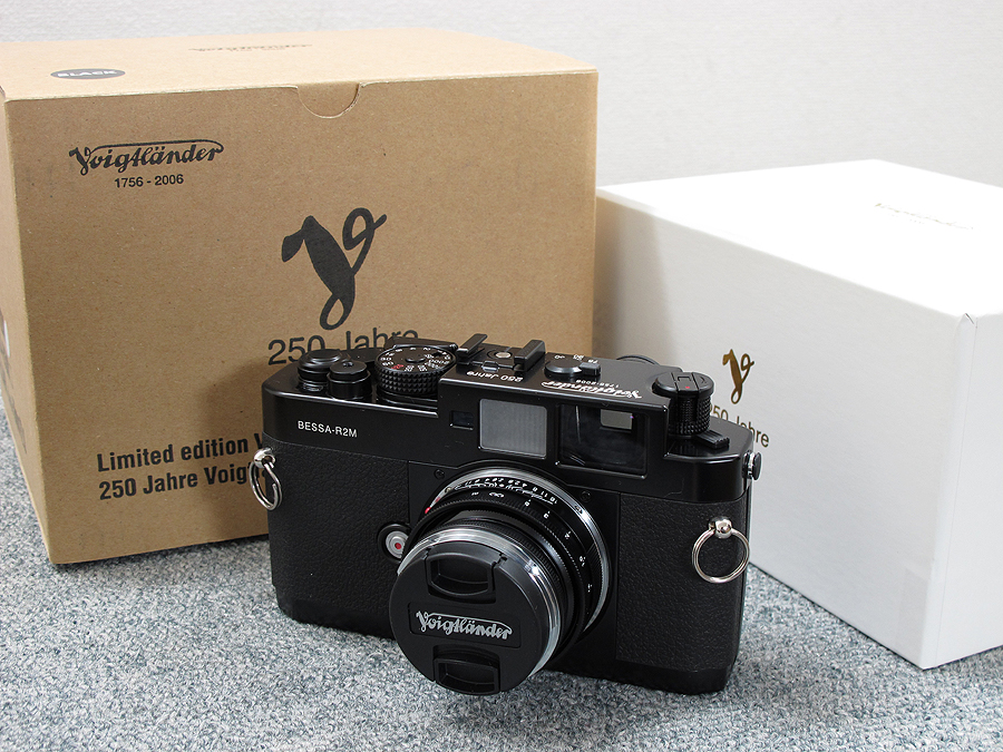 未使用】Voigtlander BESSA R2M 250周年+HELIAR 50mmF2 @30875 / 中古 