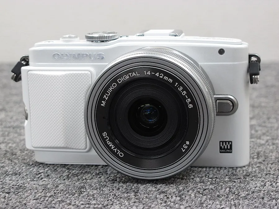 オリンパス OLYMPUS PEN Lite E-PL6 レンズキット カメラ