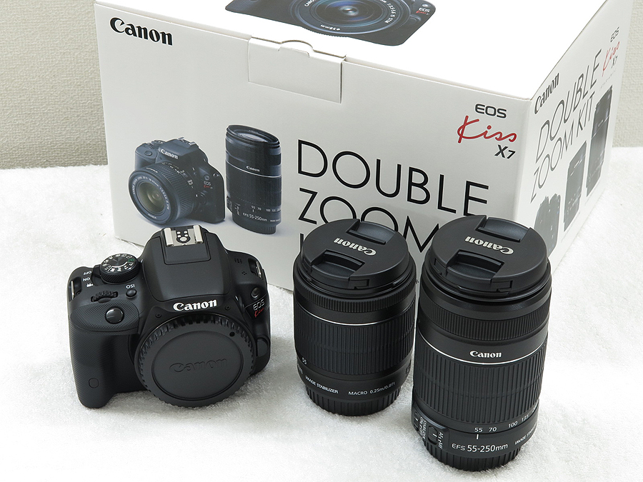 Canon EOS KISS X7 Wズームキット　純正カメラケース付き18000万画素撮像素子サイズ