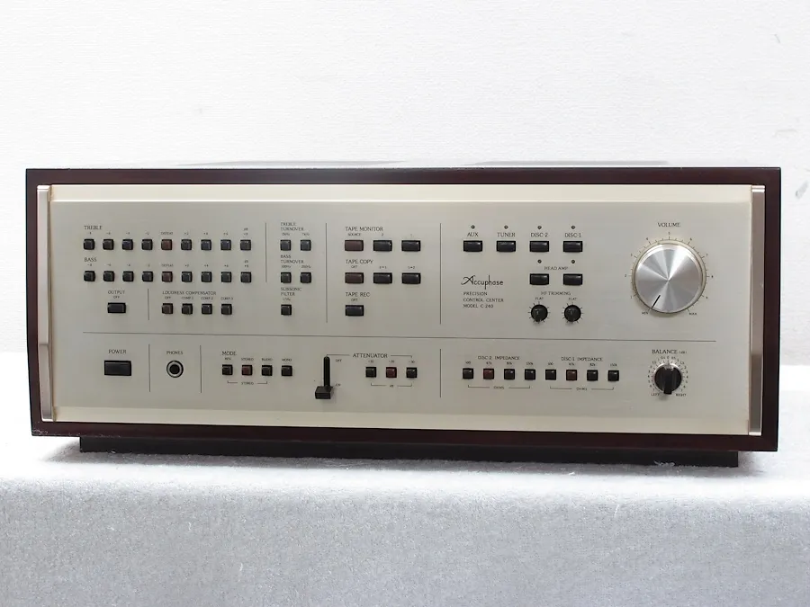 アキュフェーズ Accuphase C-240 プリアンプ