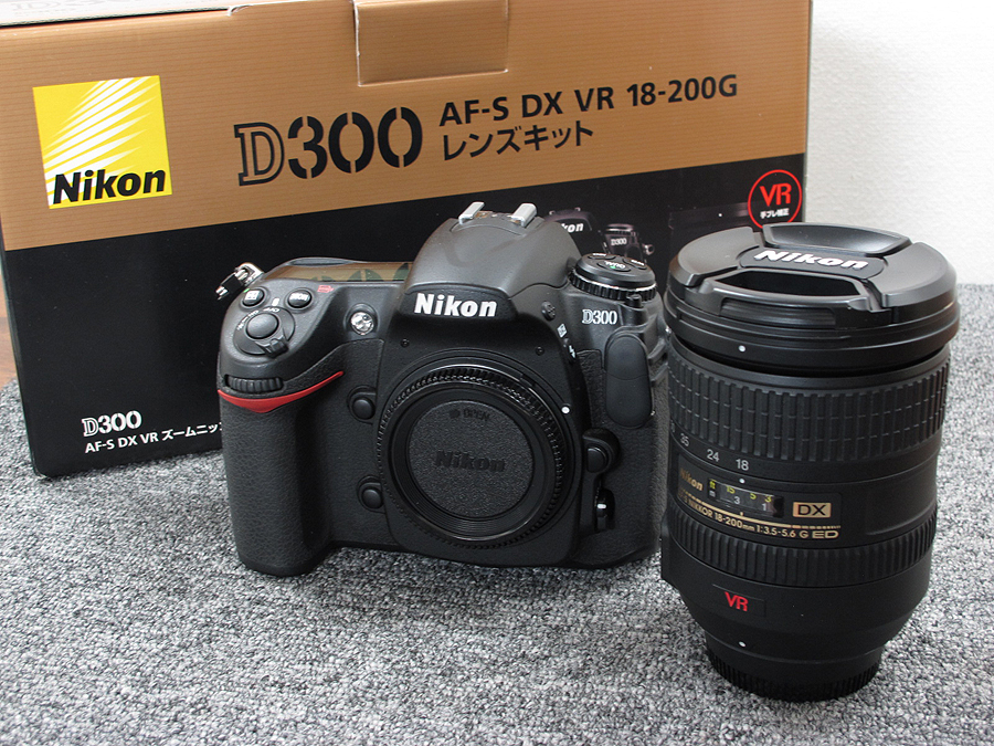 Nikon D300 AF-S DX VR18-200Gズームレンズキット-
