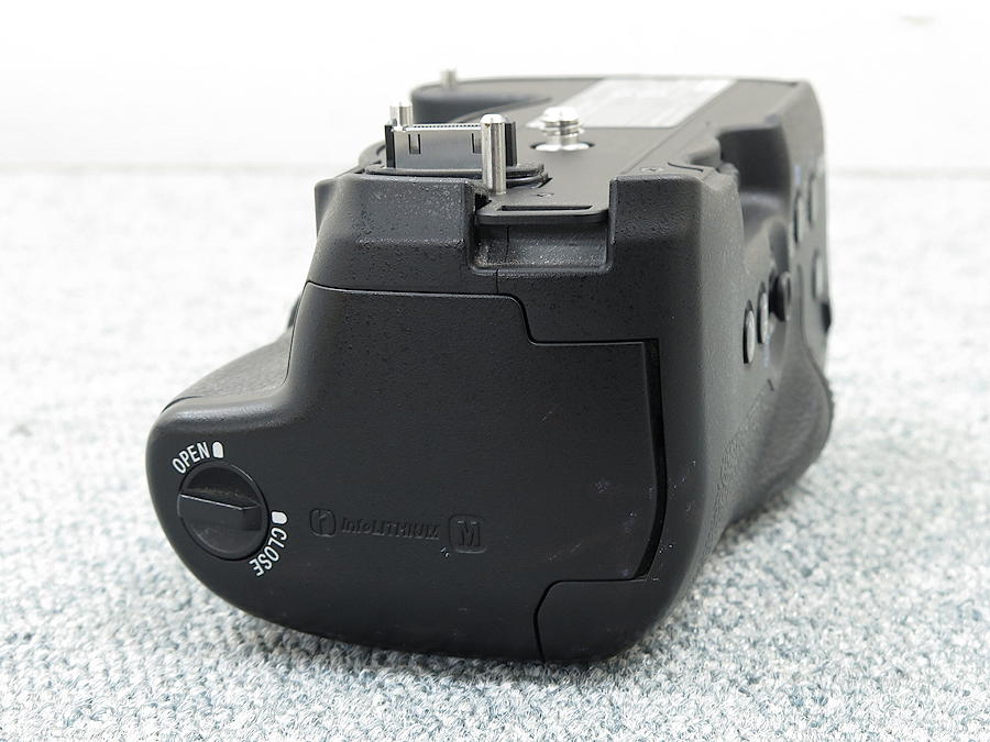 元箱】 SONY VG-C99AM α99用グリップ バッテリー2個付 @34848 / 中古