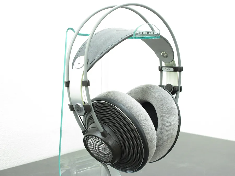 AKG アーカーゲー K601 ヘッドフォン