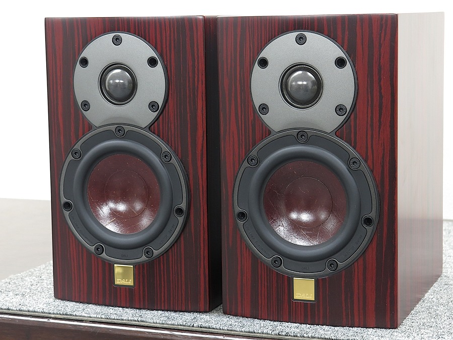 スピーカー・ウーファー Dali MENTOR MENUET se レビュー】とろける響きに緻密なディテール。約18万円のDALI小型