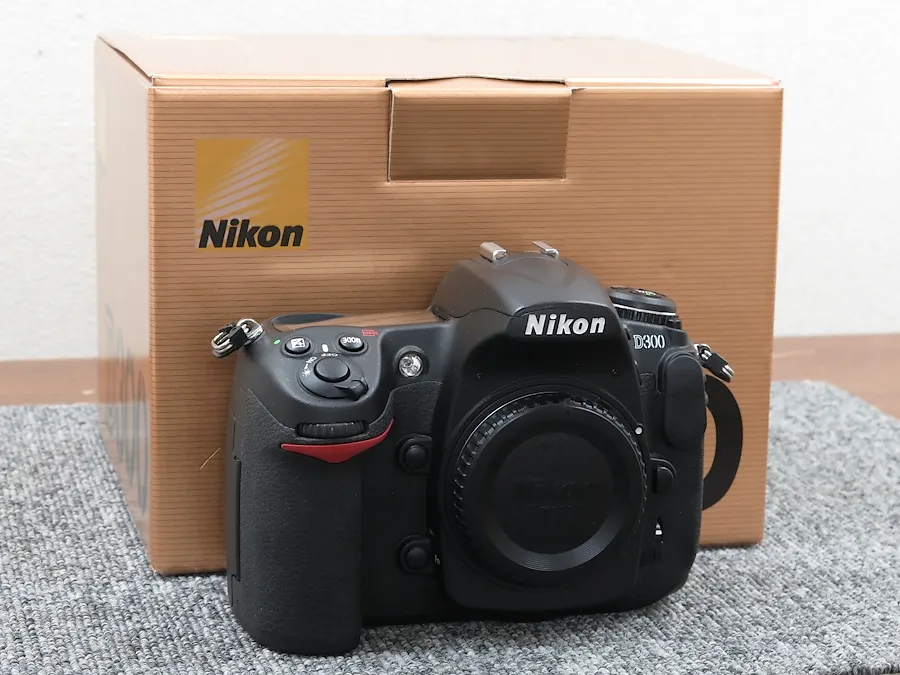 ニコン NIKON D300(ボディ) カメラ 元箱付
