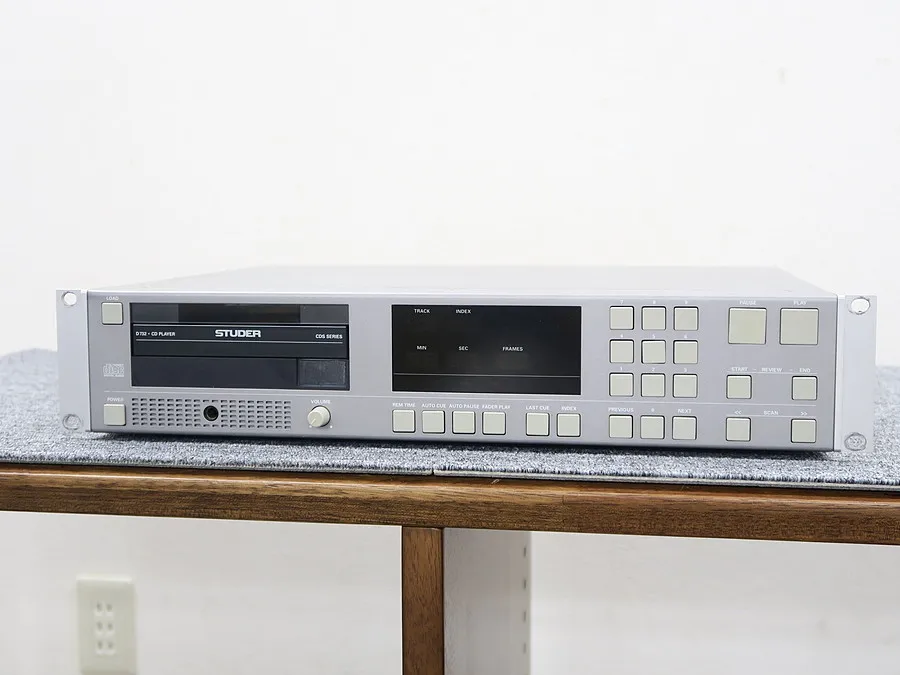 スチューダー STUDER D732 CDプレーヤー