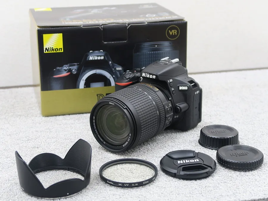 ニコン NIKON D5600 18-140 VR カメラ レンズキット 元箱付