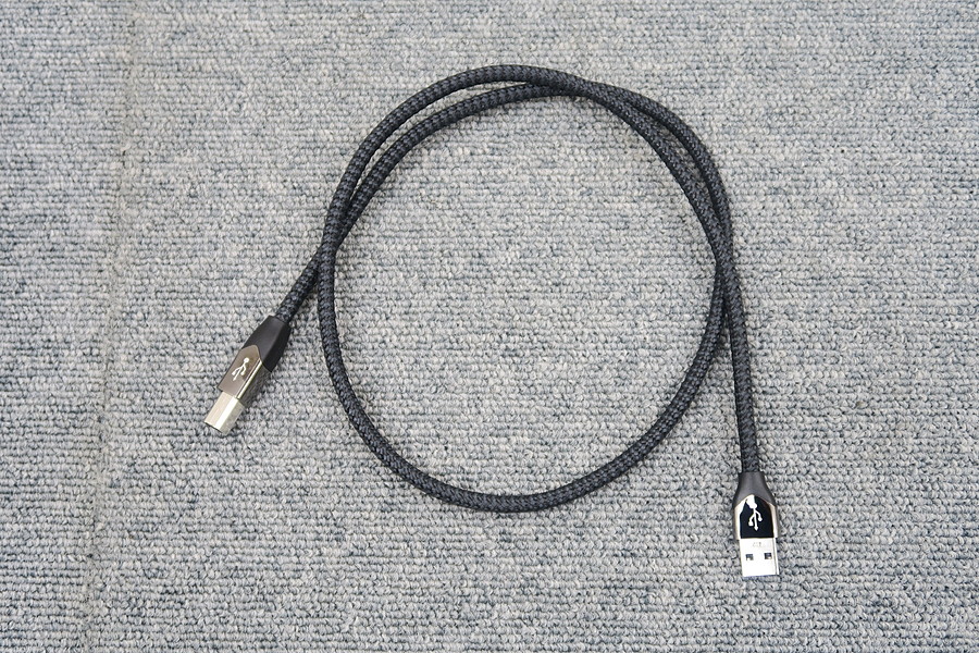 オーディオクエスト AudioQuest USB/CAR/0.75M USBケーブル 元箱付 