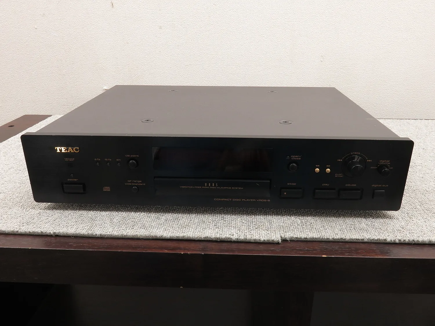 ティアック TEAC VRDS-8 CDデッキ
