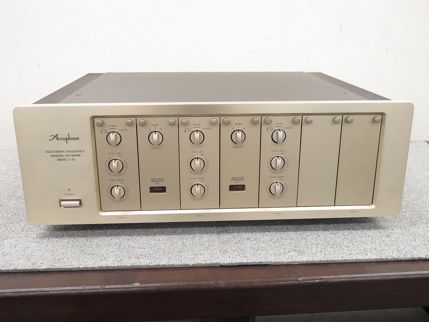 アキュフェーズ Accuphase F-25 (3way) チャンネルデバイダー