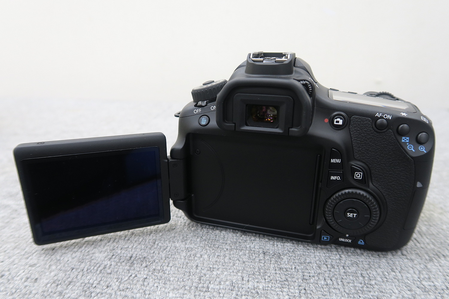 キヤノン Canon EOS60D EF-S 18-135mm 3.5-5.6 IS デジタルカメラ