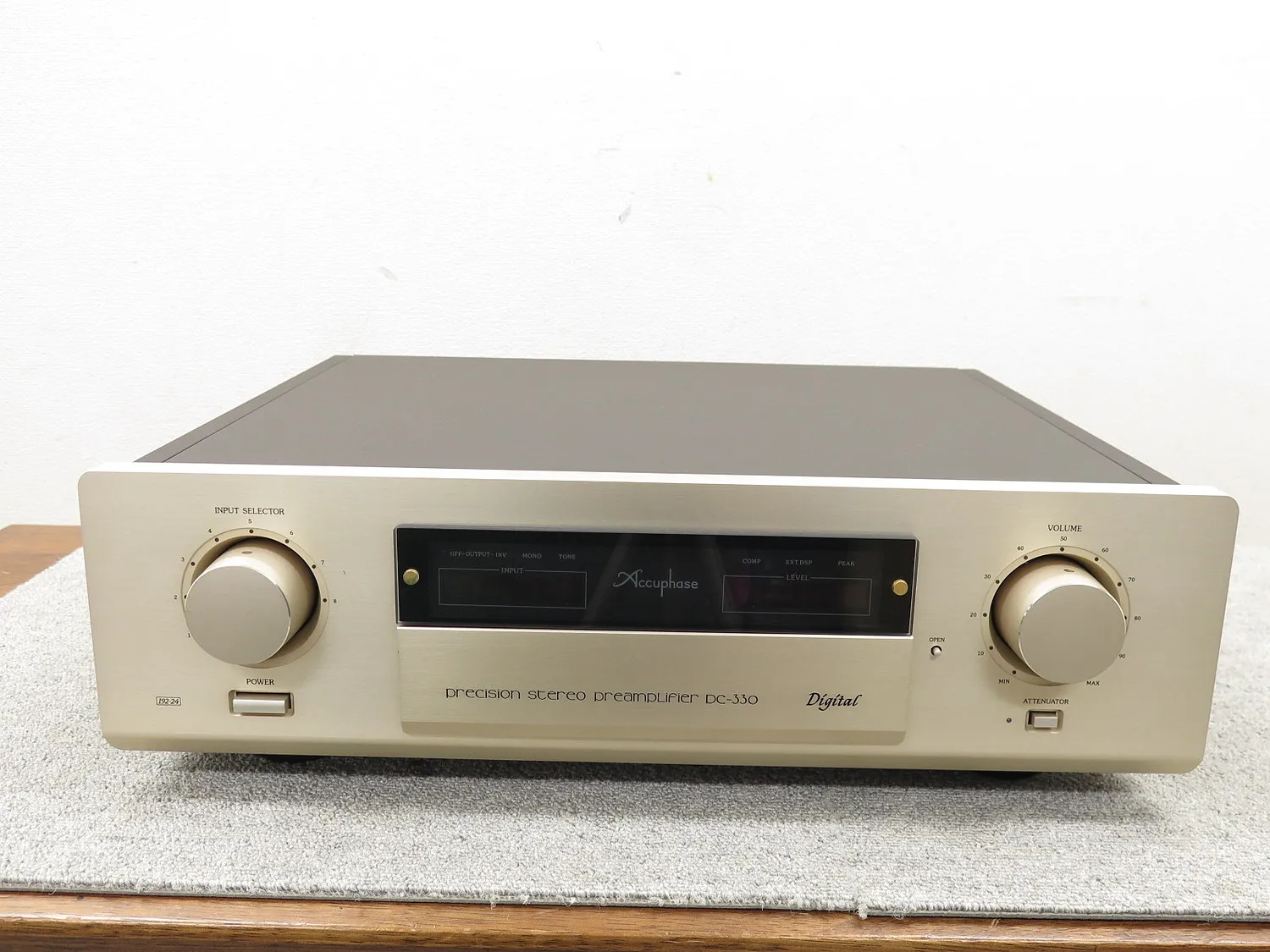 アキュフェーズ Accuphase DC-330 プリアンプ