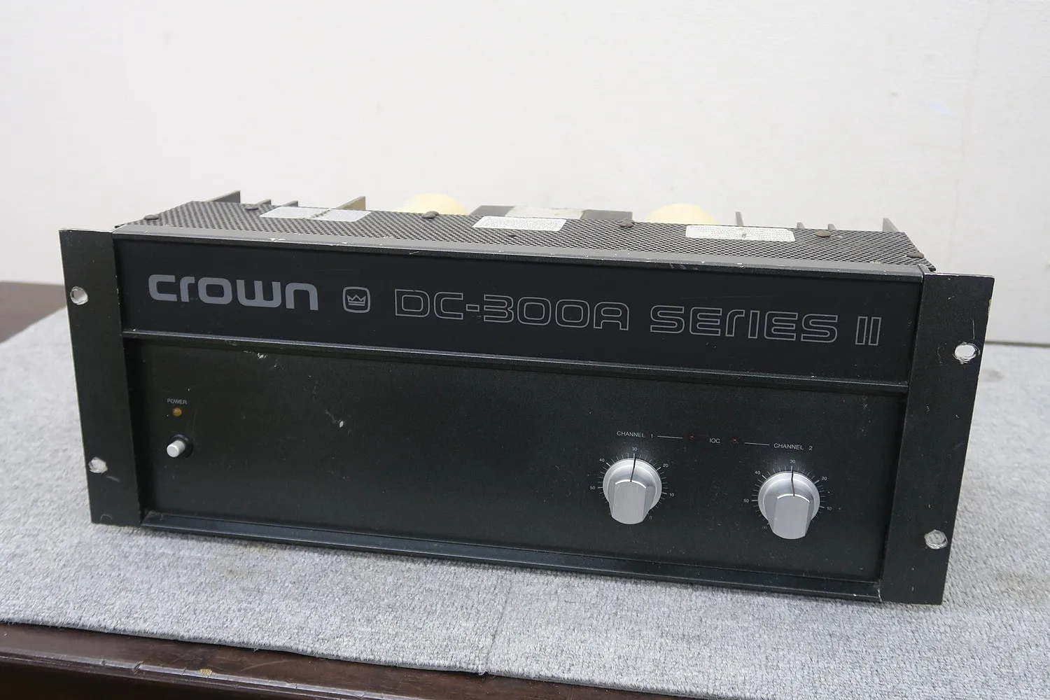 クラウン CROWN DC-300A Ⅱ パワーアンプ 並行輸入品