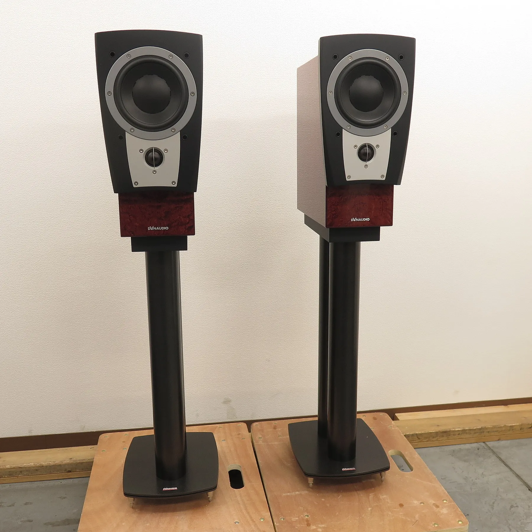 ディナウディオ DYNAUDIO CONFIDENCE C1 Signature スタンド付
