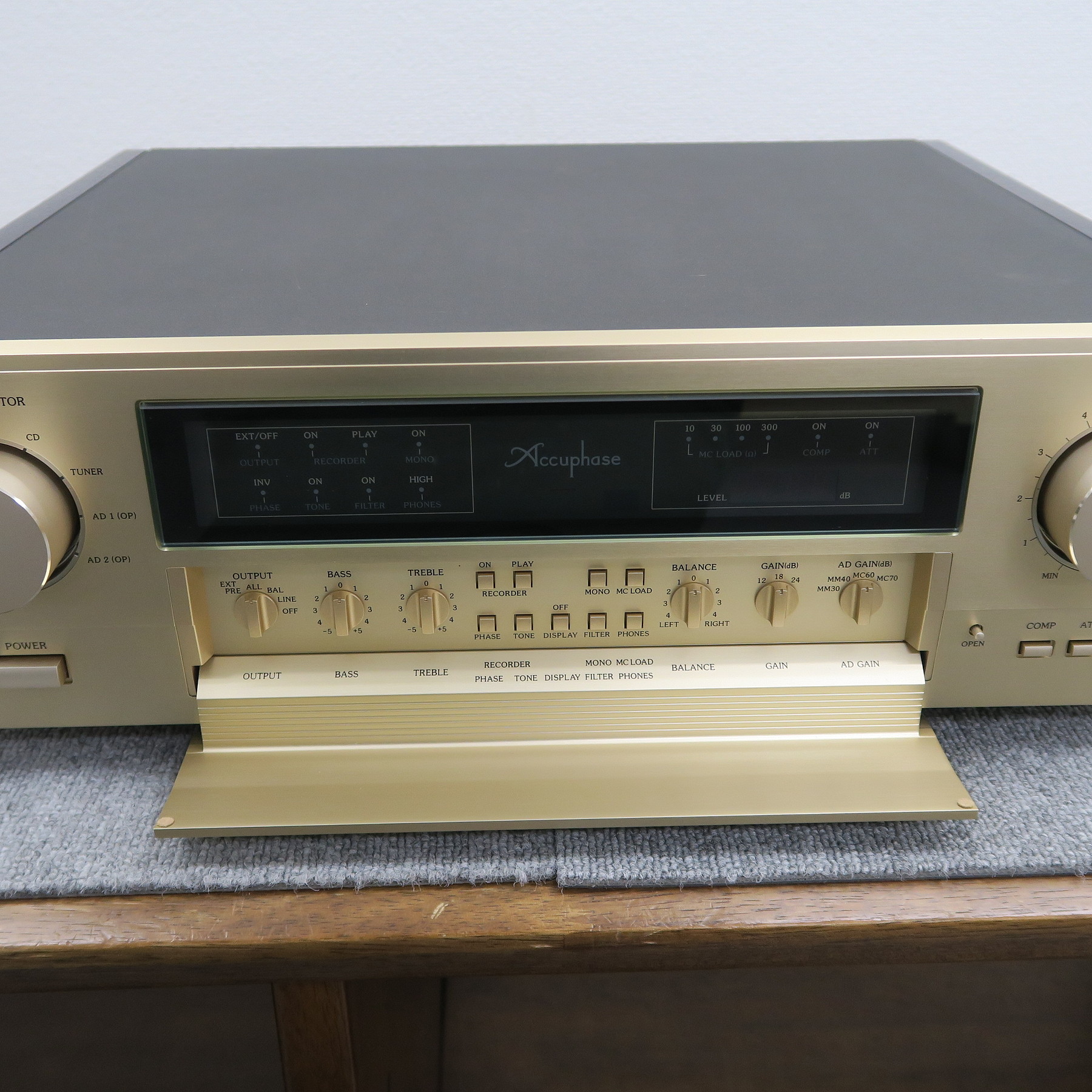 Aランク】アキュフェーズ Accuphase C-2420 プリアンプ @49937 / 中古オーディオ買取、販売、通販のショップアフロオーディオ横浜