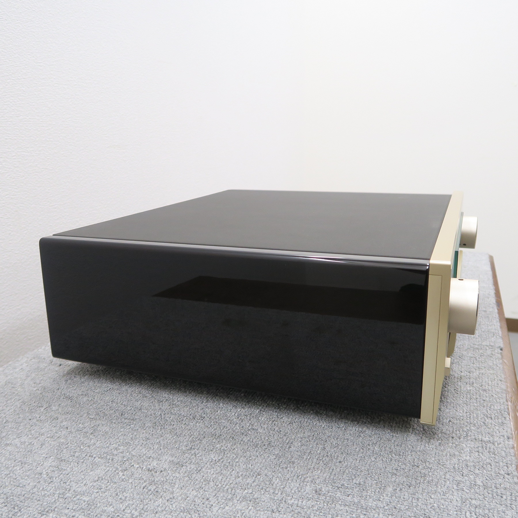 Aランク】アキュフェーズ Accuphase C-2420 プリアンプ @49937 / 中古