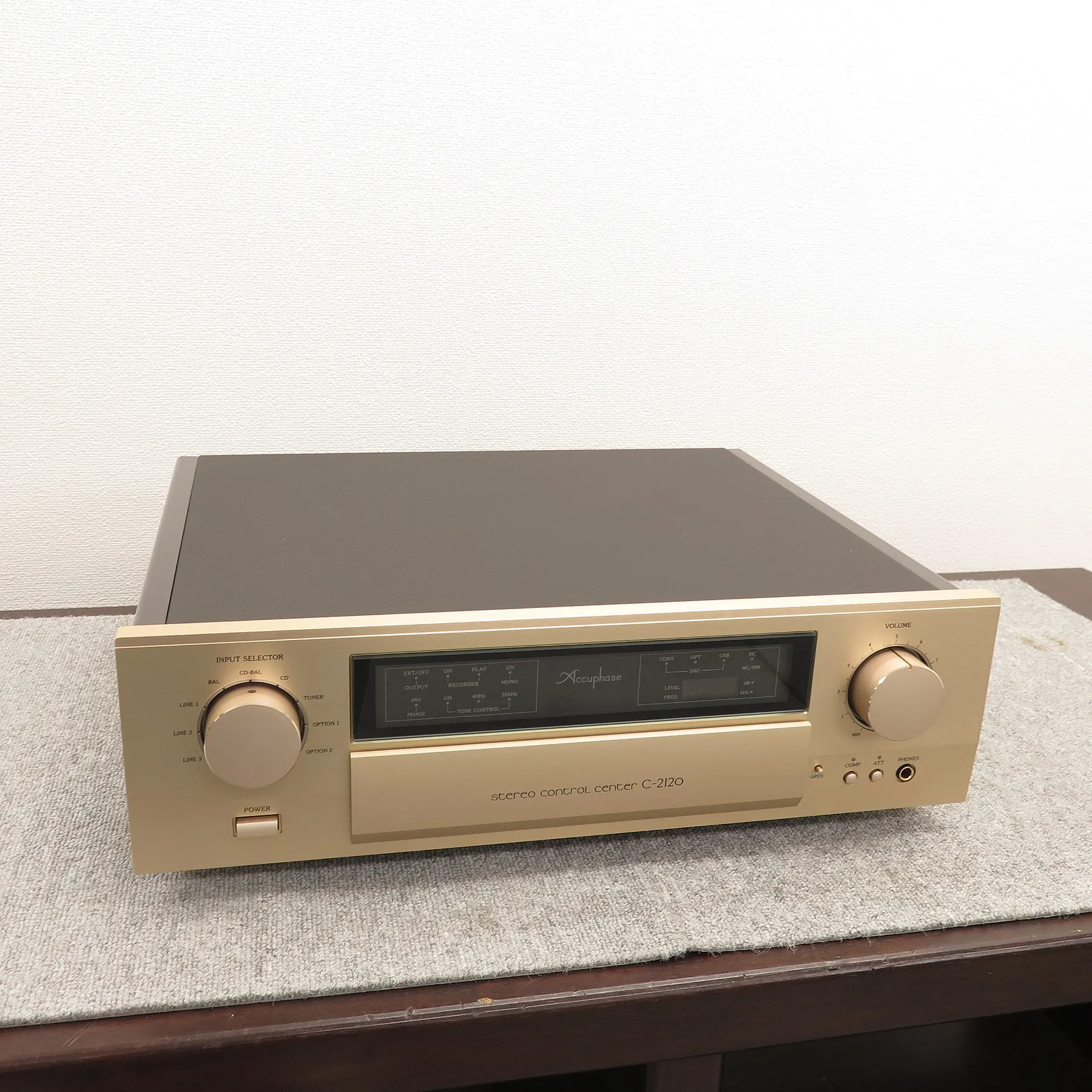 アキュフェーズ Accuphase C-2120 プリアンプ