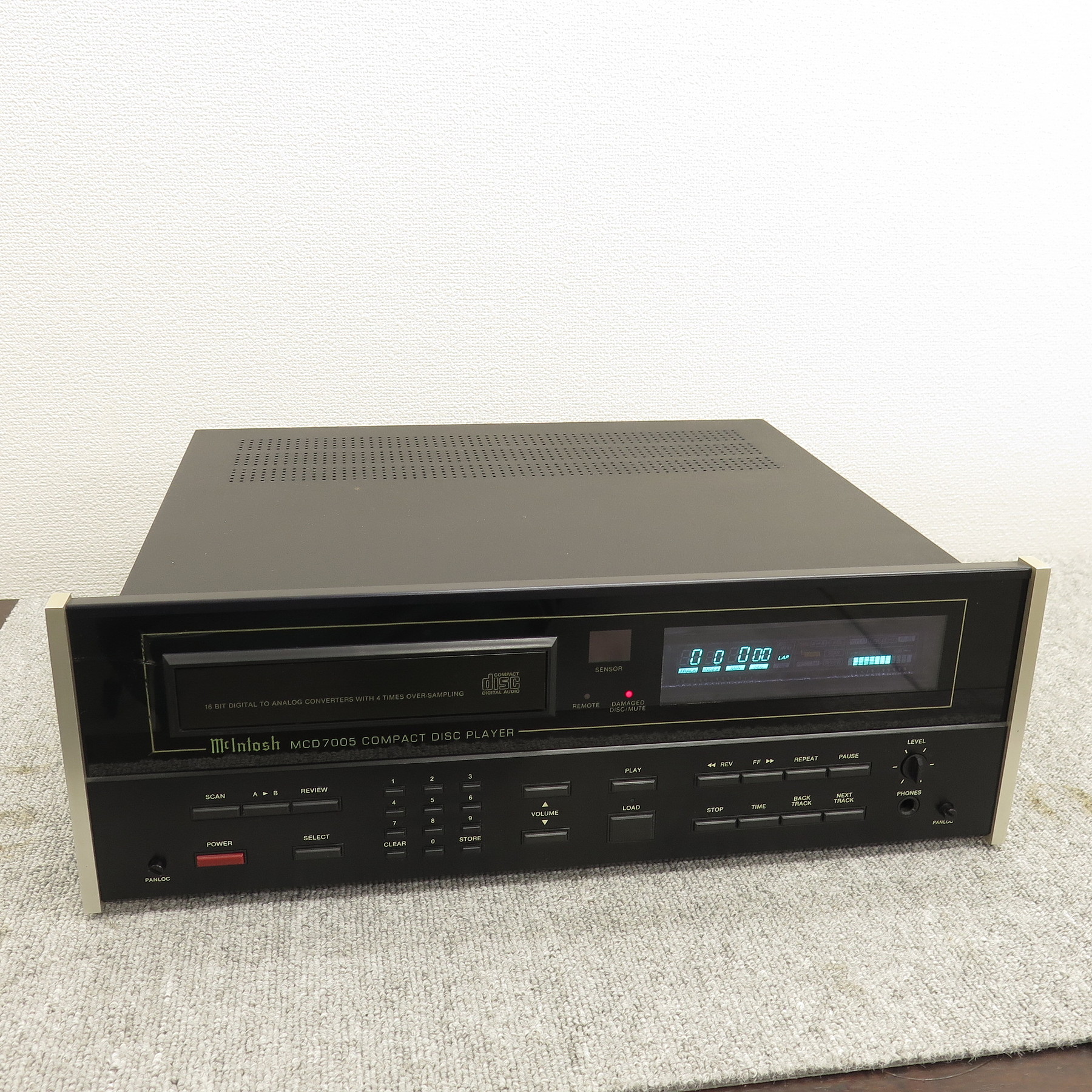 マッキントッシュ Mcintosh MCD7005 CDデッキ 並行輸入品【元箱】