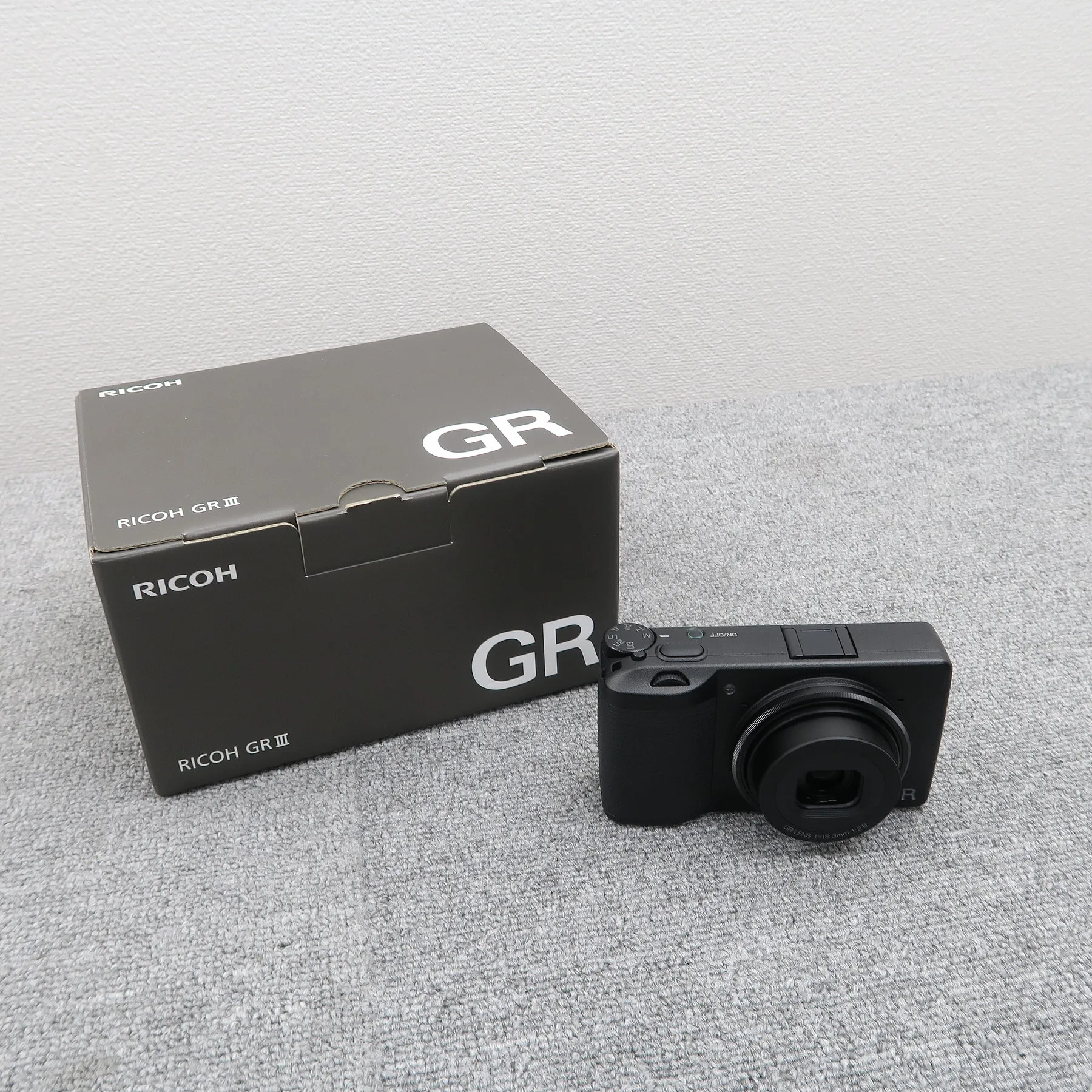 リコー RICOH GR ⅢUlyssesボディケース付 カメラ【元箱】