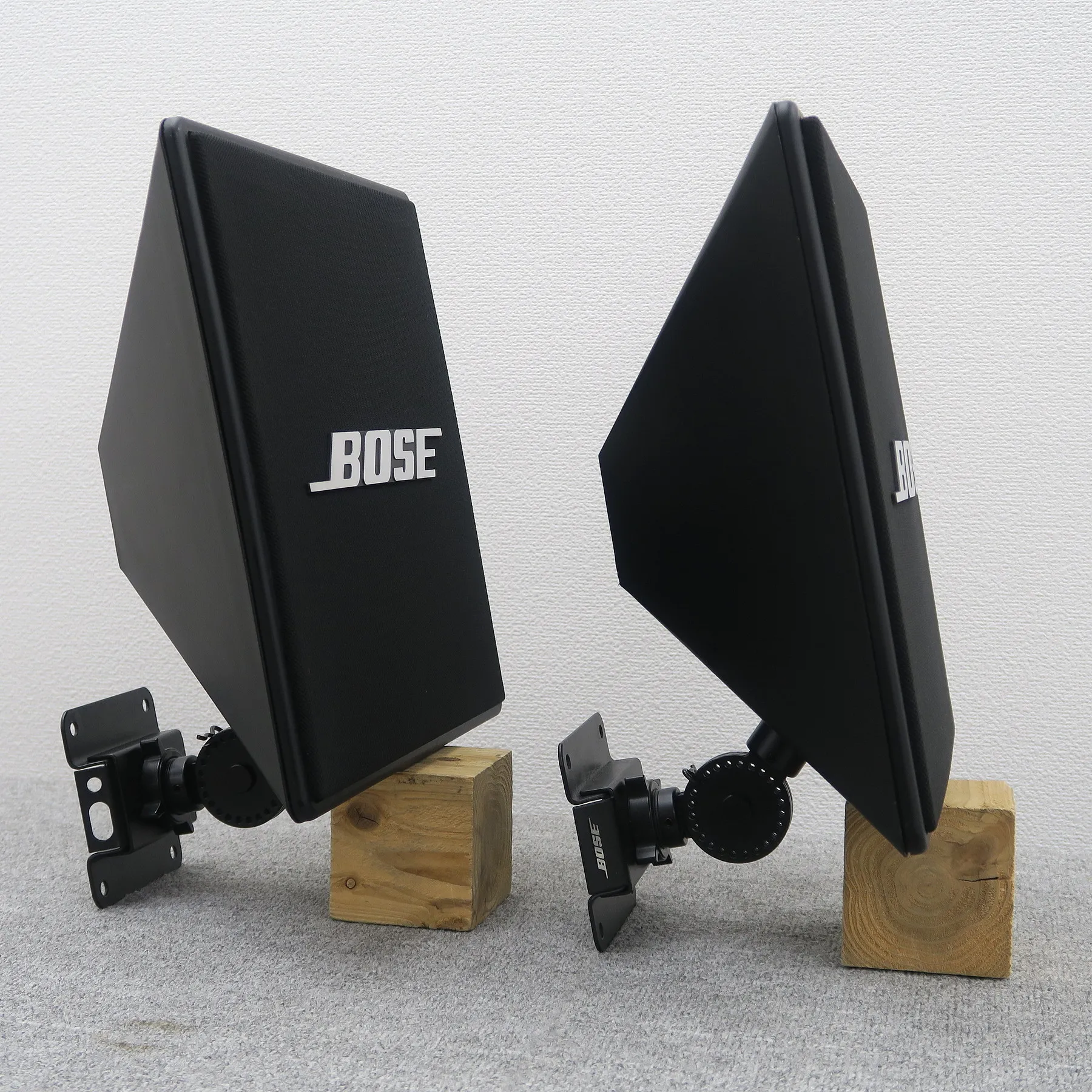BOSE 111PYB スピーカー ペア ボーズ ボーズ BOSE 111PYB スピーカーペア ブラケット付 @50563｜中古