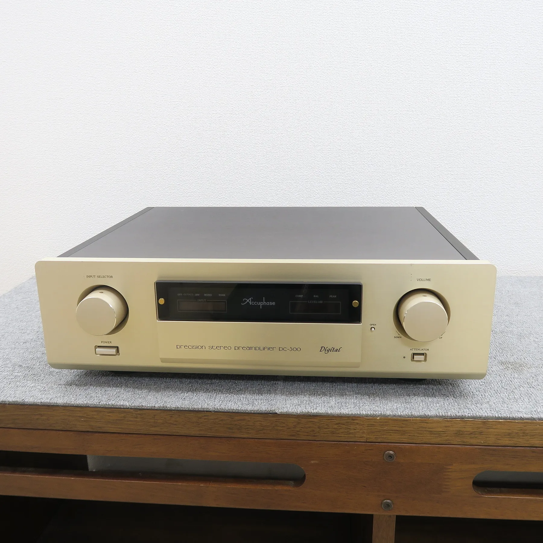 アキュフェーズ Accuphase DC-300 プリアンプ