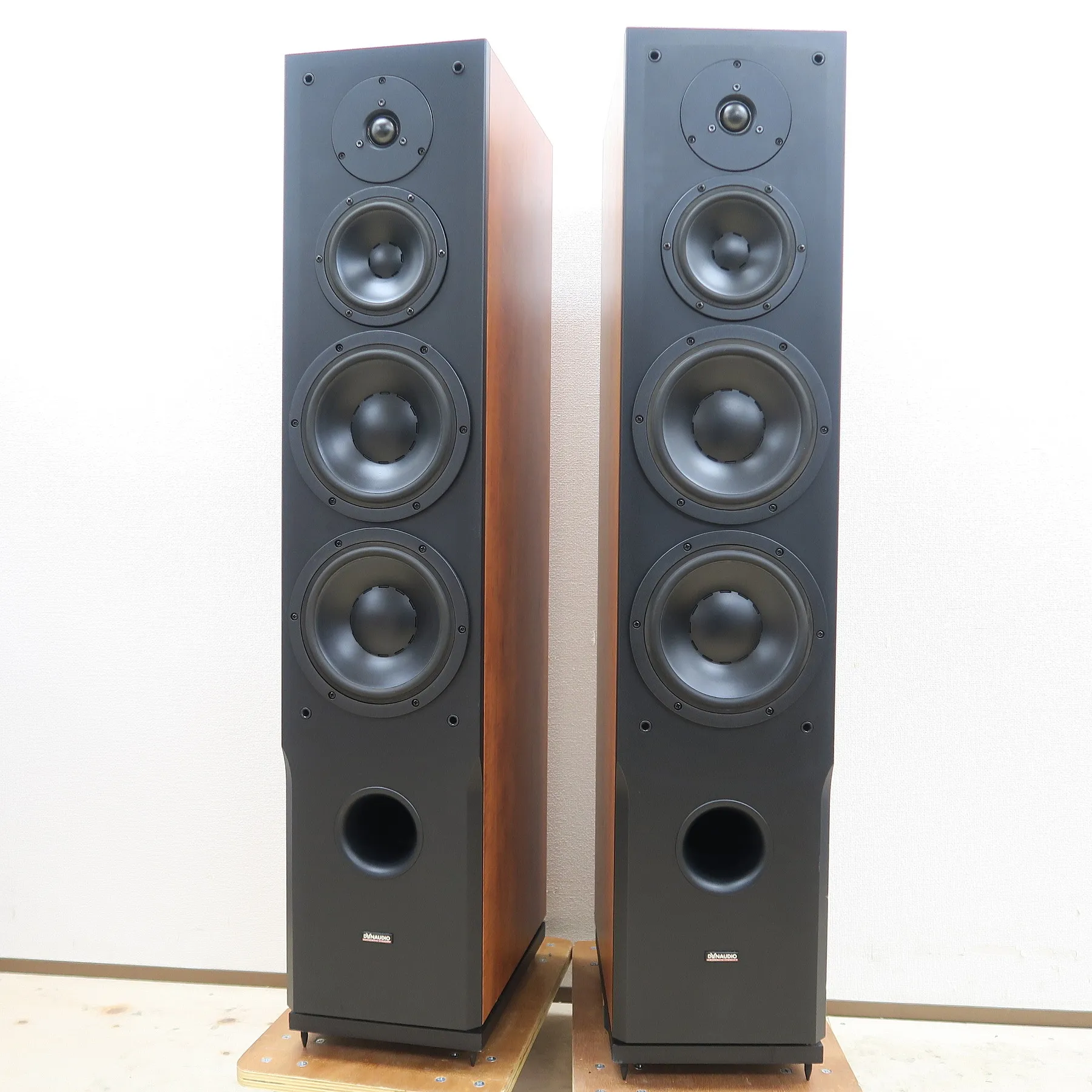 ディナウディオ DYNAUDIO AUDIENCE82 スピーカーペア