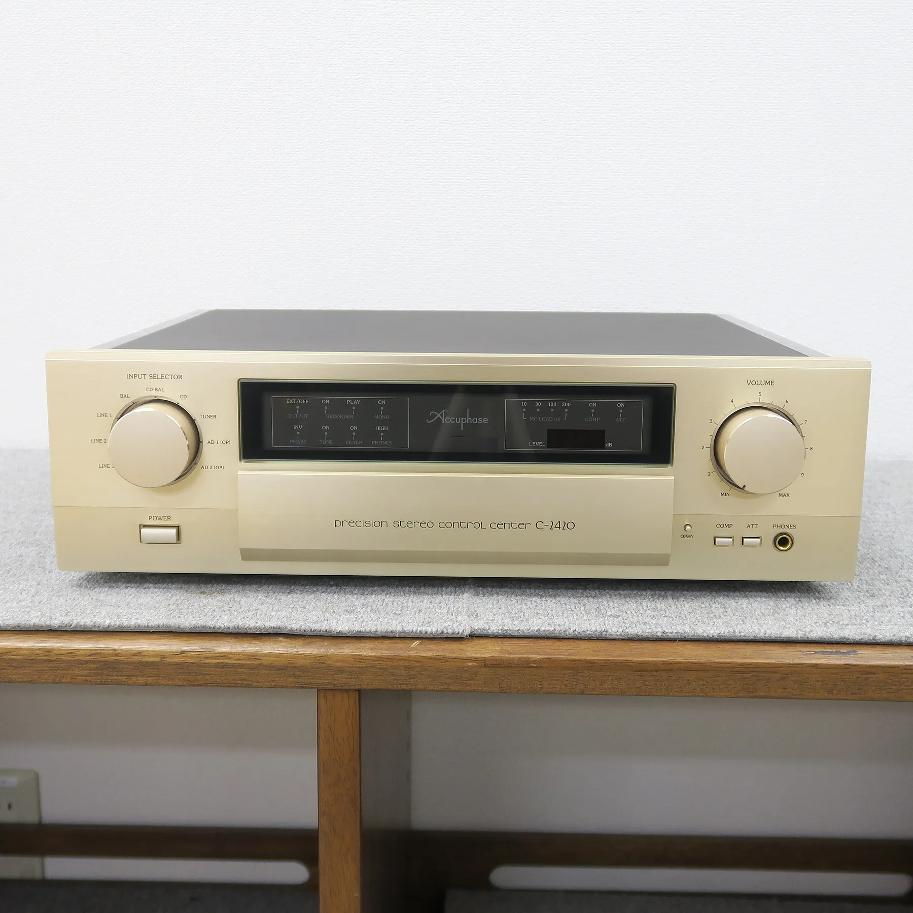 アキュフェーズ Accuphase C-2420 プリアンプ【元箱】