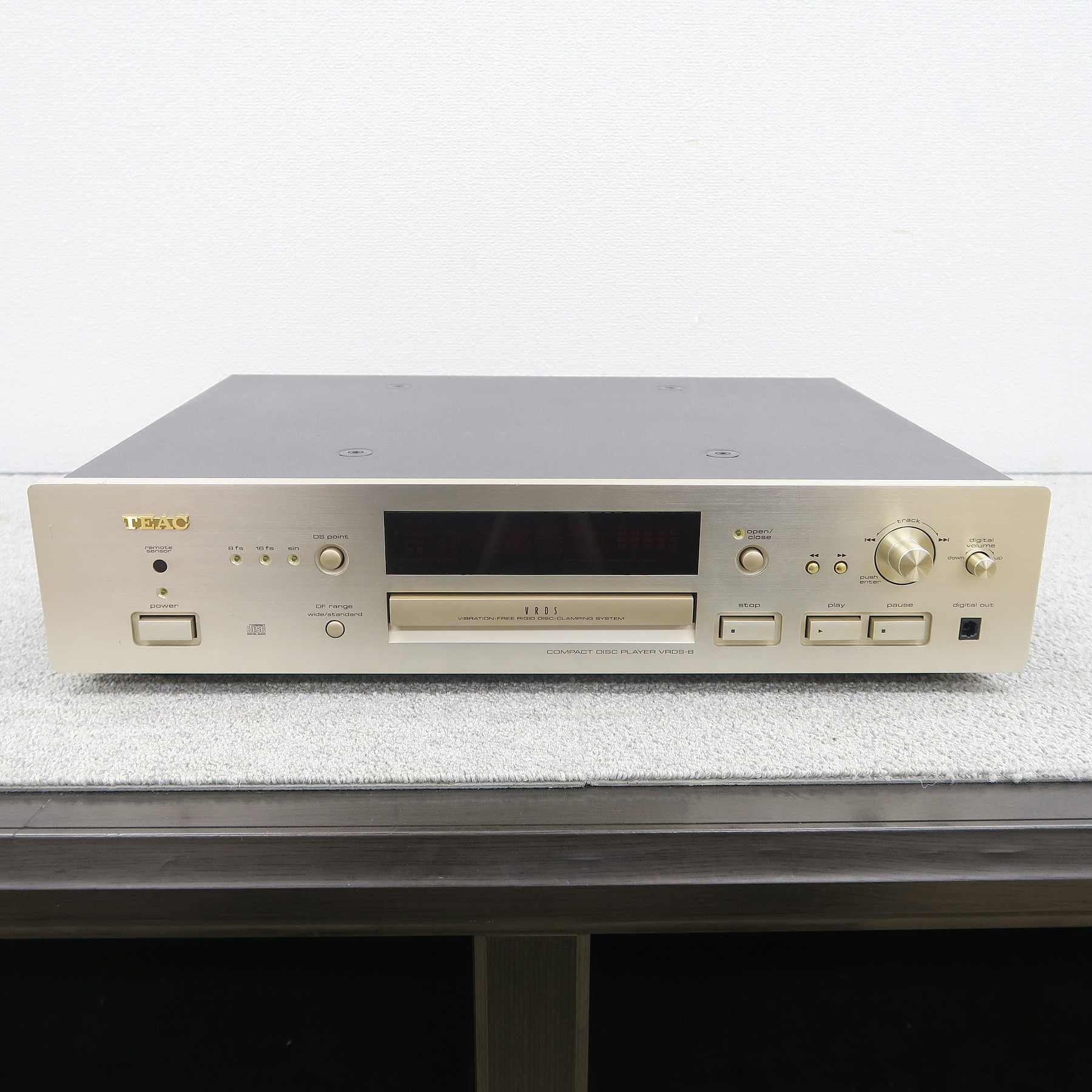 現状】ティアック TEAC VRDS-8 CDデッキ @53070 / 中古オーディオ買取