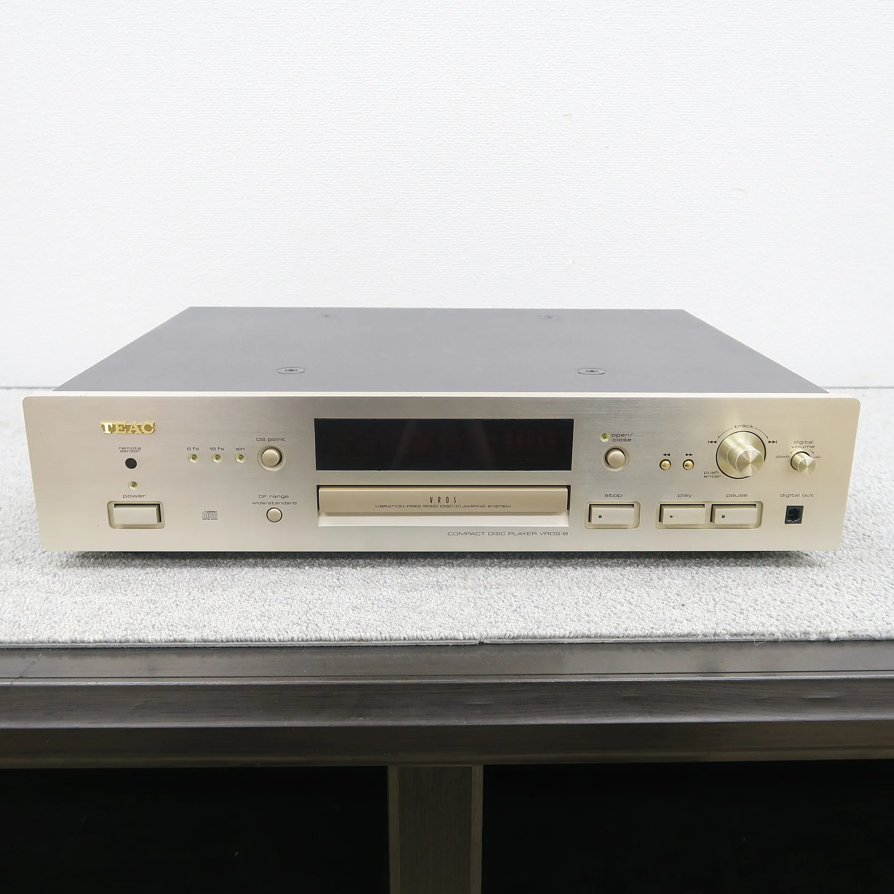 ティアック TEAC VRDS-8 CDデッキ