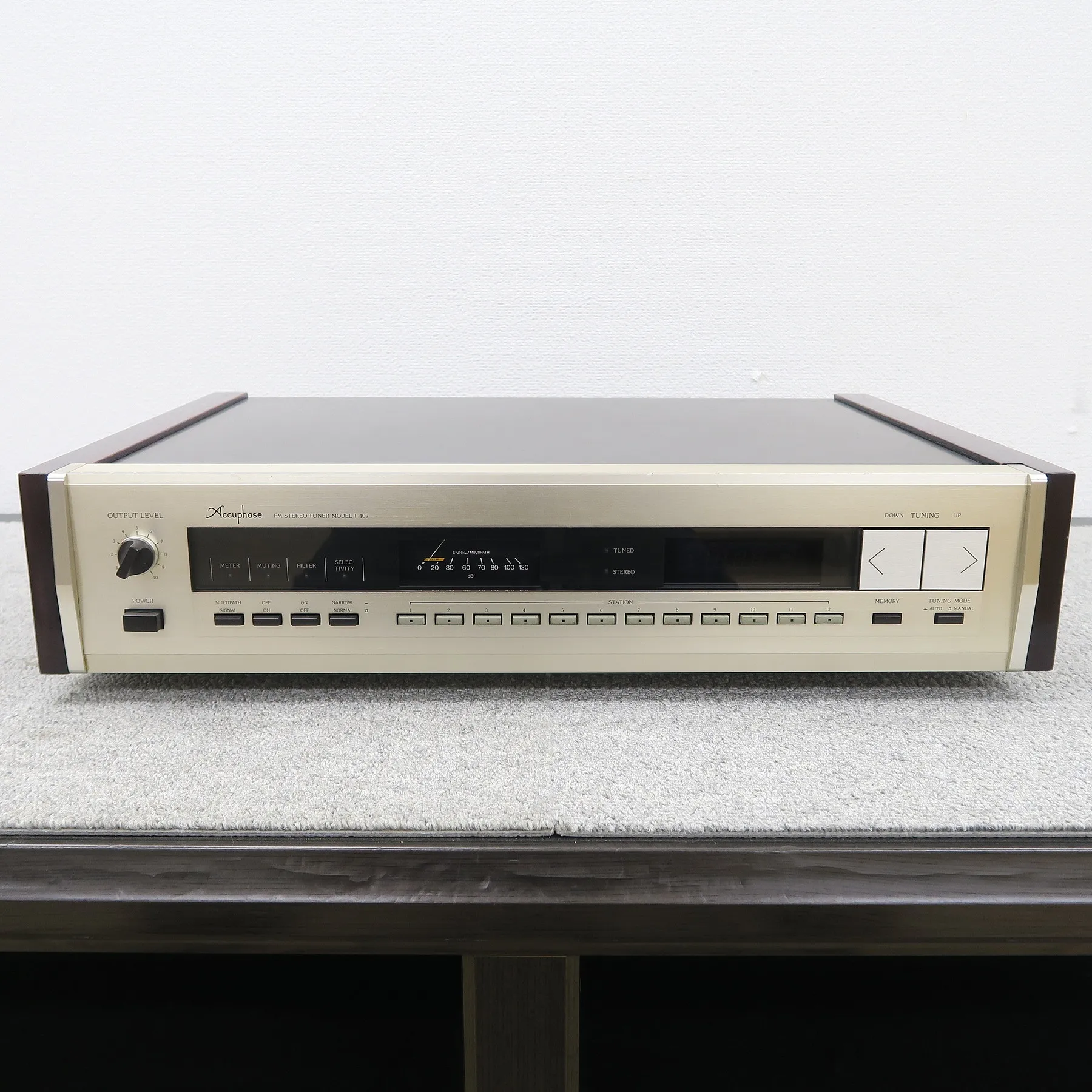 アキュフェーズ Accuphase T-107 チューナー