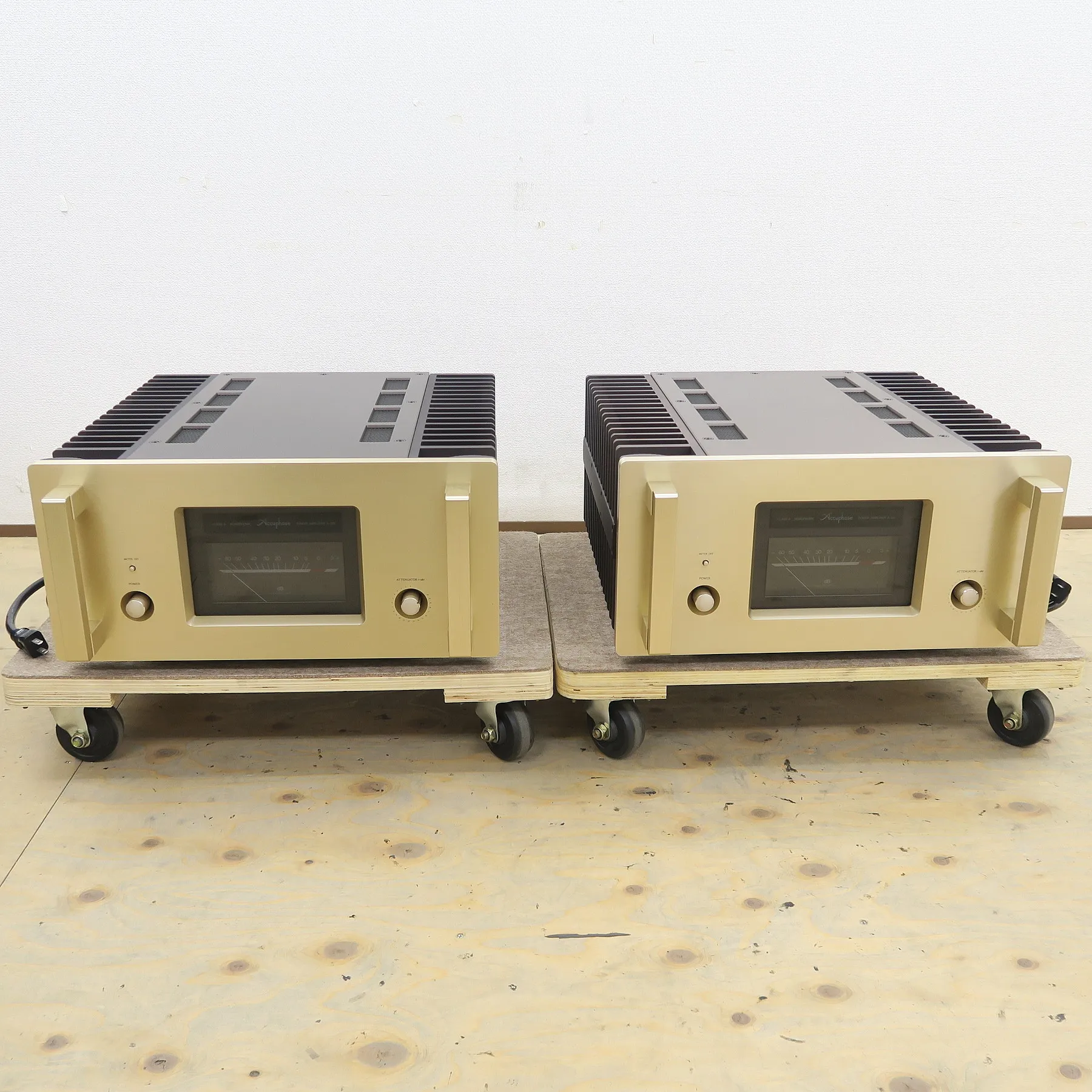Accuphase A-100 パワーアンプ アキュフェーズ