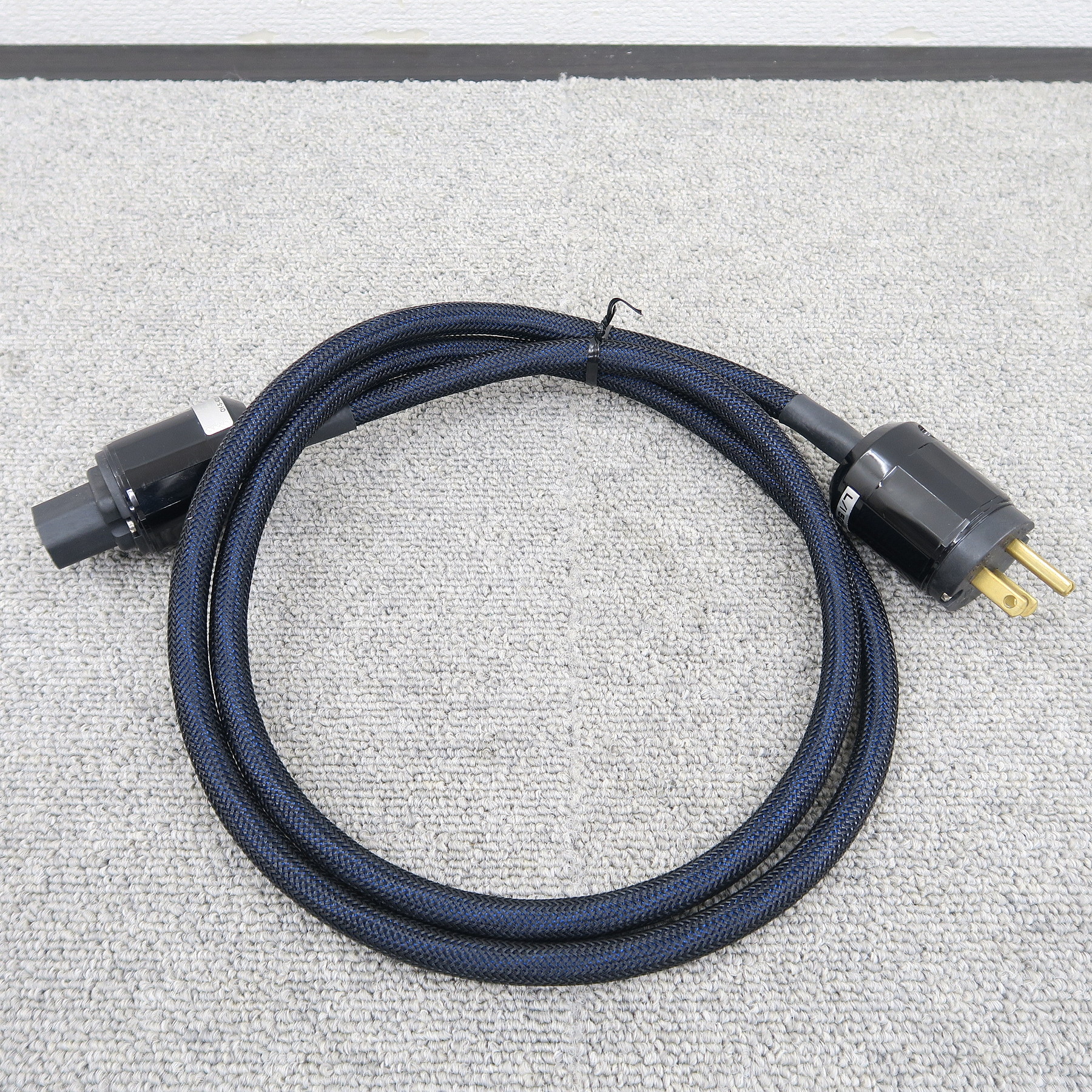 oyaide オヤイデ L/I50 V4 オーディオケーブル オヤイデの「L/i50 POWER CABLEシリーズ」が18年振りに