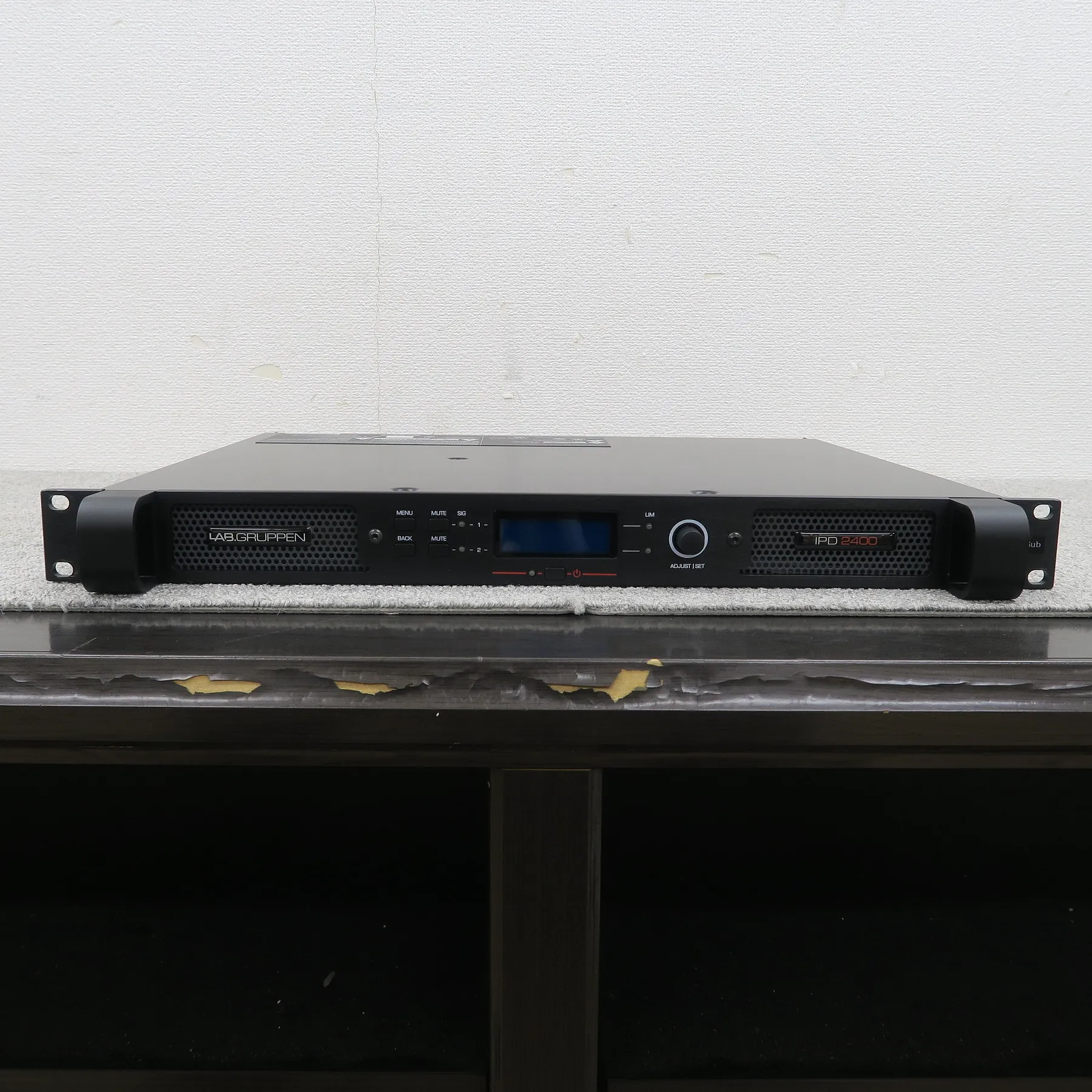 LAB.GRUPPEN IPD2400 パワーアンプ ラブグルッペン