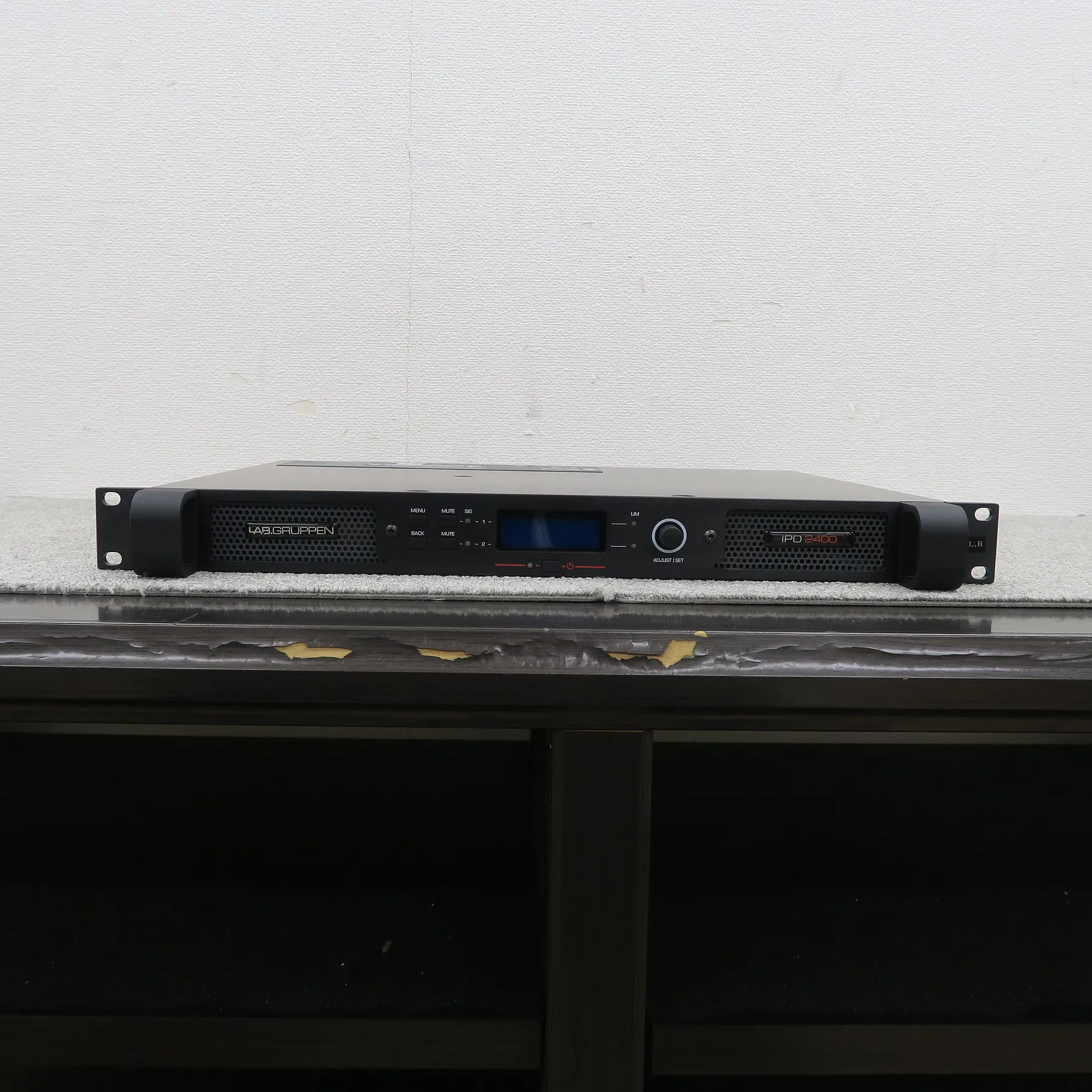 LAB.GRUPPEN IPD2400 パワーアンプ ラブグルッペン