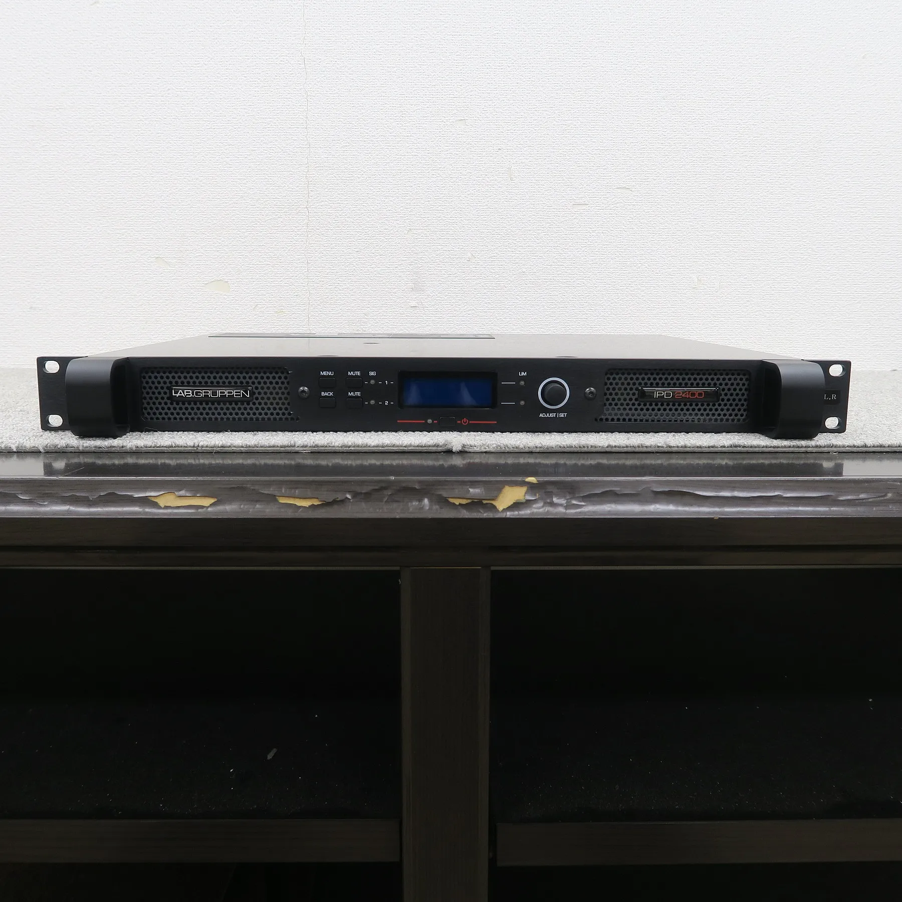 LAB.GRUPPEN IPD2400 パワーアンプ ラブグルッペン