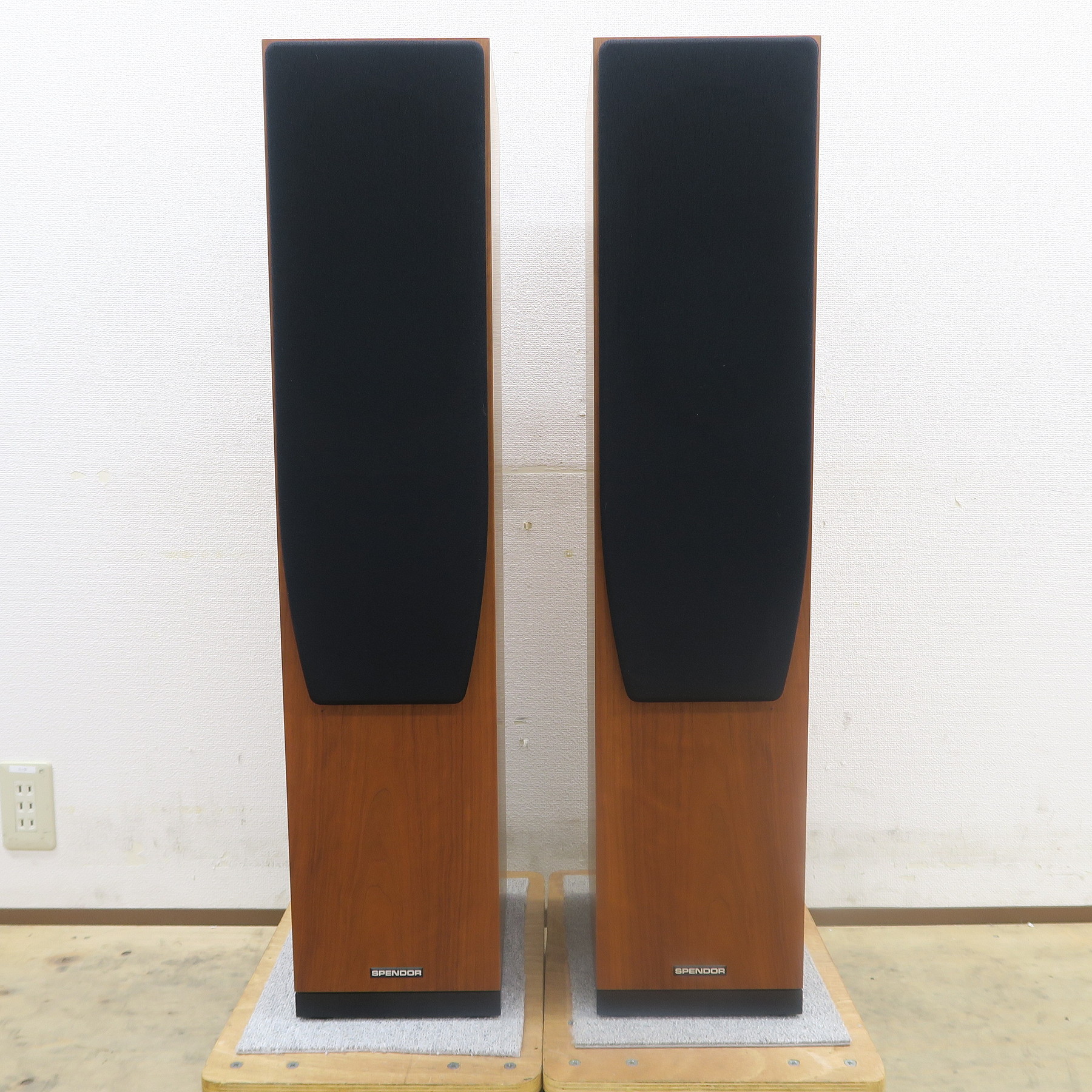 英国製Spendor スペンドールA6チェリー❤本体ペア＆スパイク8本/美品 英国製Spendor スペンドールA6チェリー❤本体ペア＆スパイク8本