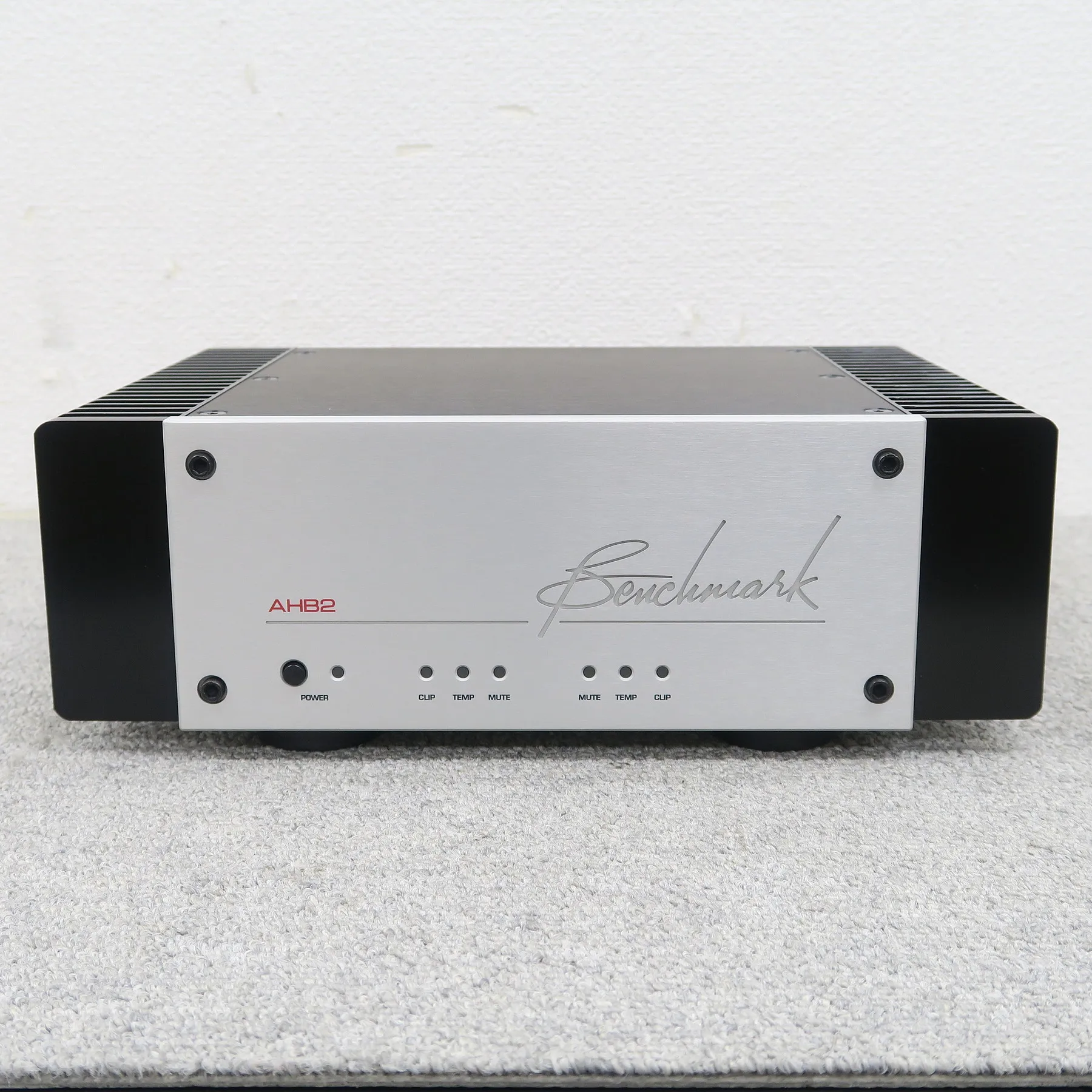 Benchmark AHB2 パワーアンプ ベンチマーク