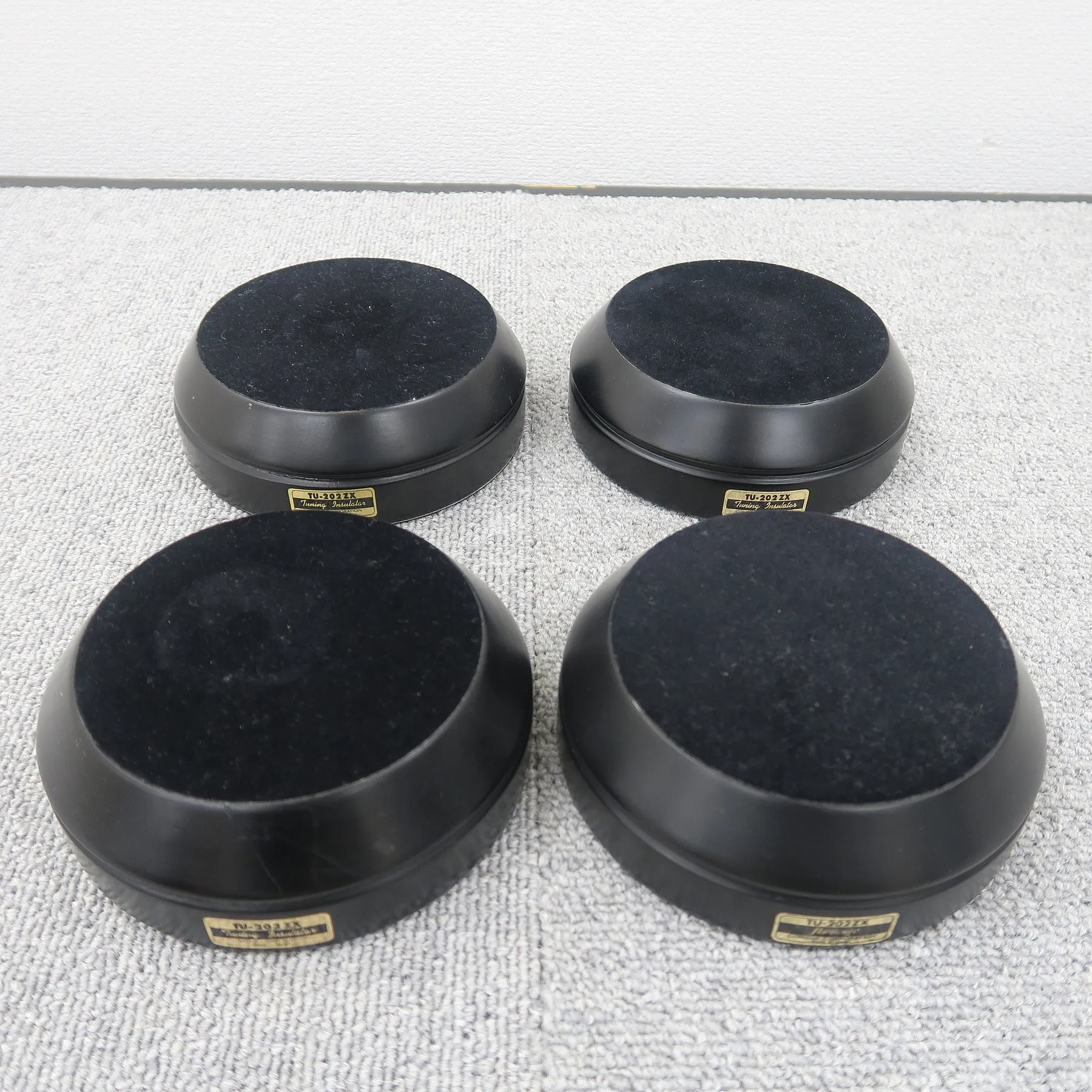 Harmonix TU-202ZX 4個 インシュレーター ハーモニクス