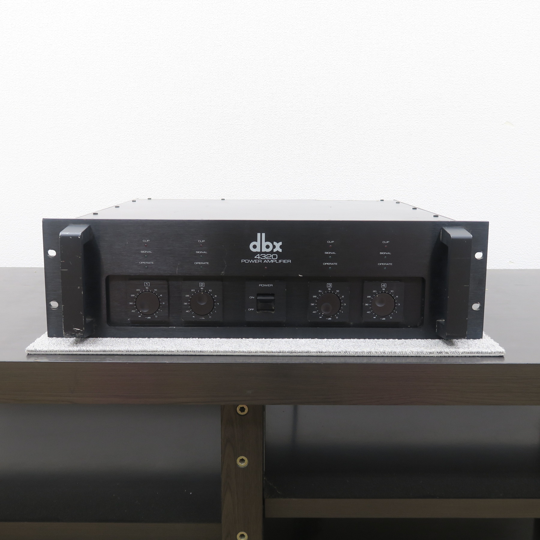 現状】dbx 4320 パワーアンプ ディービーエックス @59209 / 中古