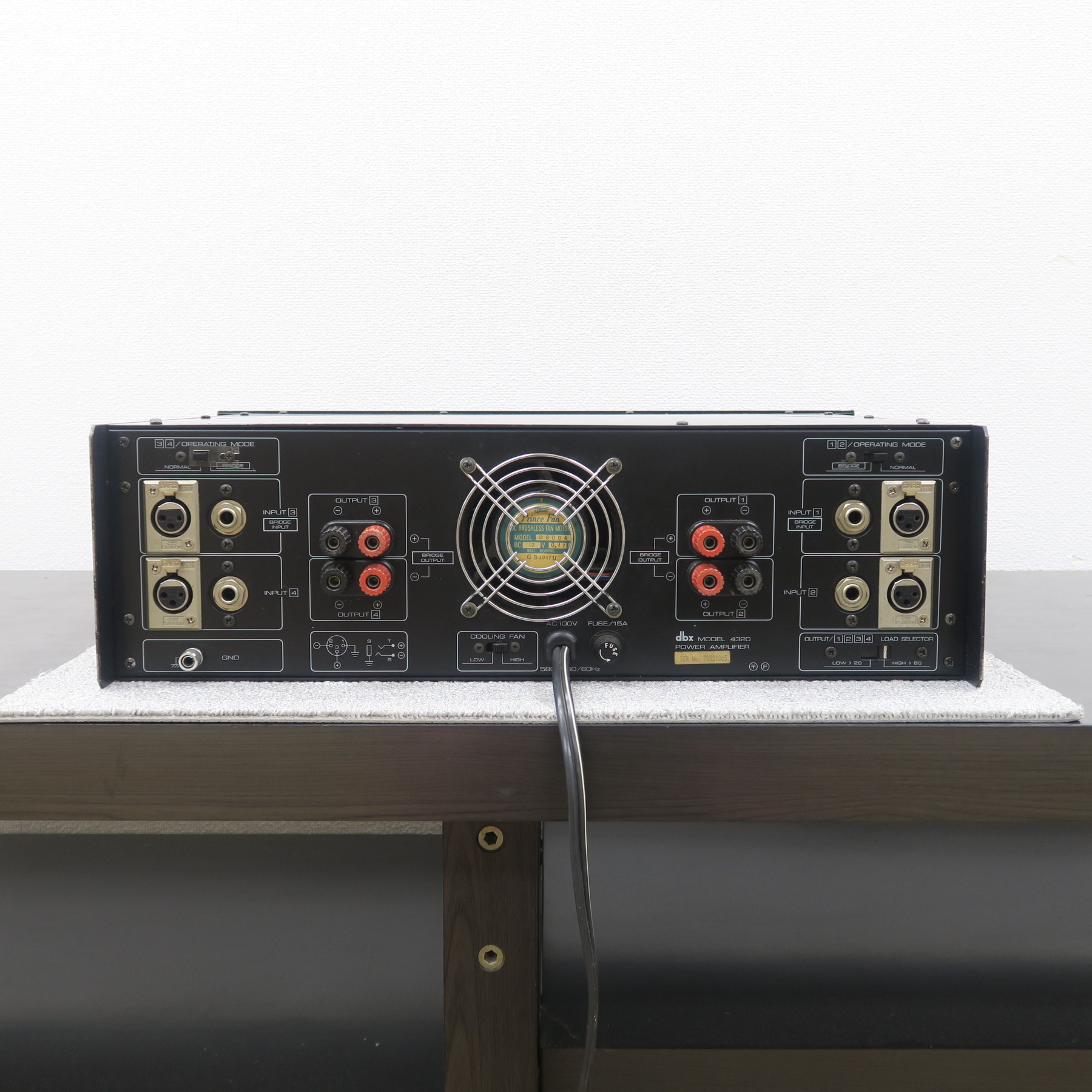 dbx 4320 パワーアンプ DBX 4320の仕様