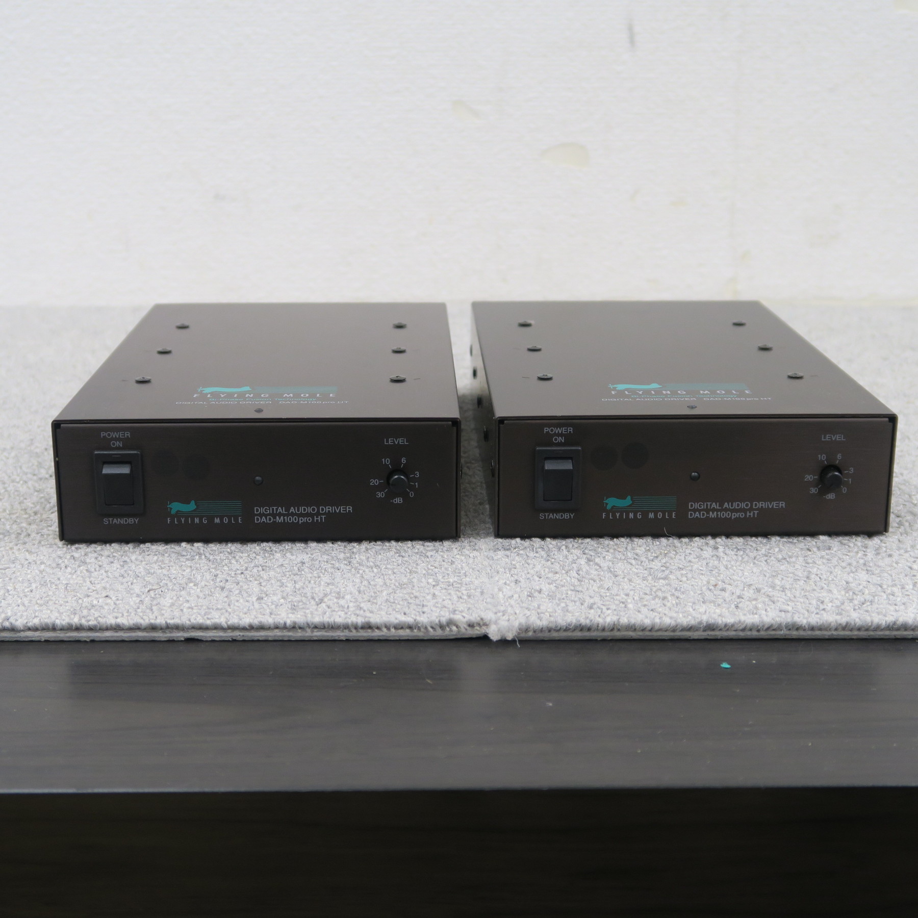 【訳あり】FLYING MOLE DAD-M100 pro HT パワーアンプ 現状】FLYING MOLE DAD-M100proHT パワーアンプ フライングモール